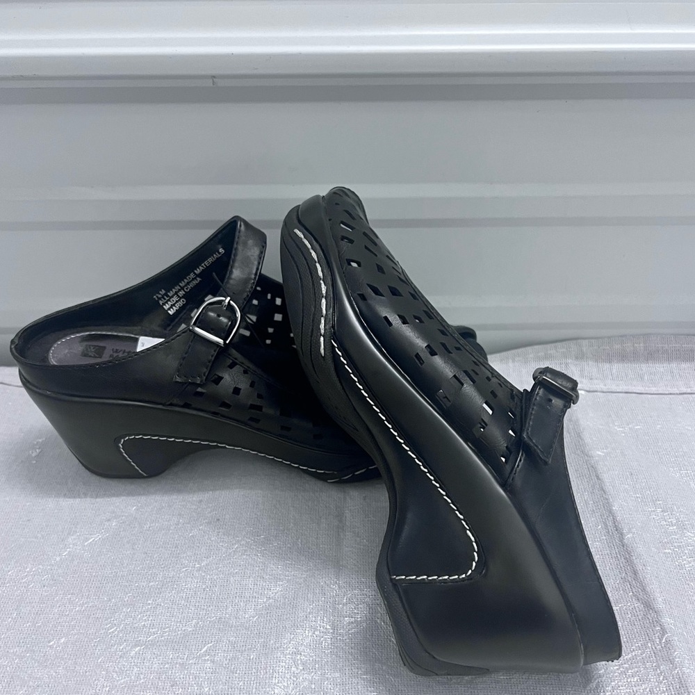 Women’s 7.5 M Black Ahows Wedge Peep Toe Clogs